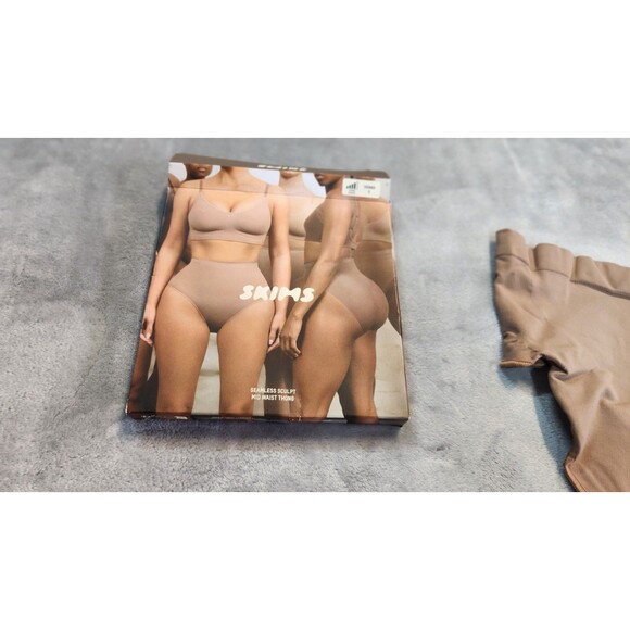 Skims Brown Sienna Small Seamless Sculpt Mid Waist Thong NWOT - Picture 2 of 7